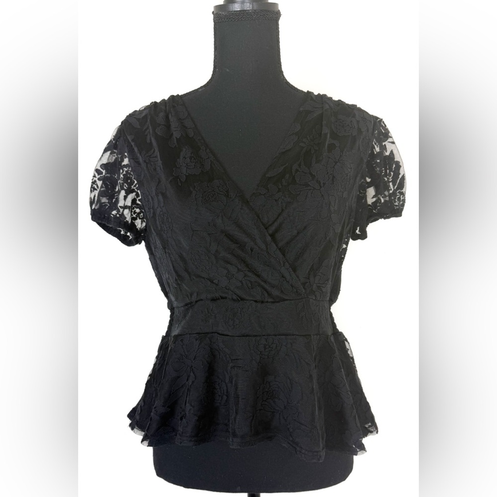 Ember Brand Women V-Neckline Black Floral Lace Blouse Size Medium